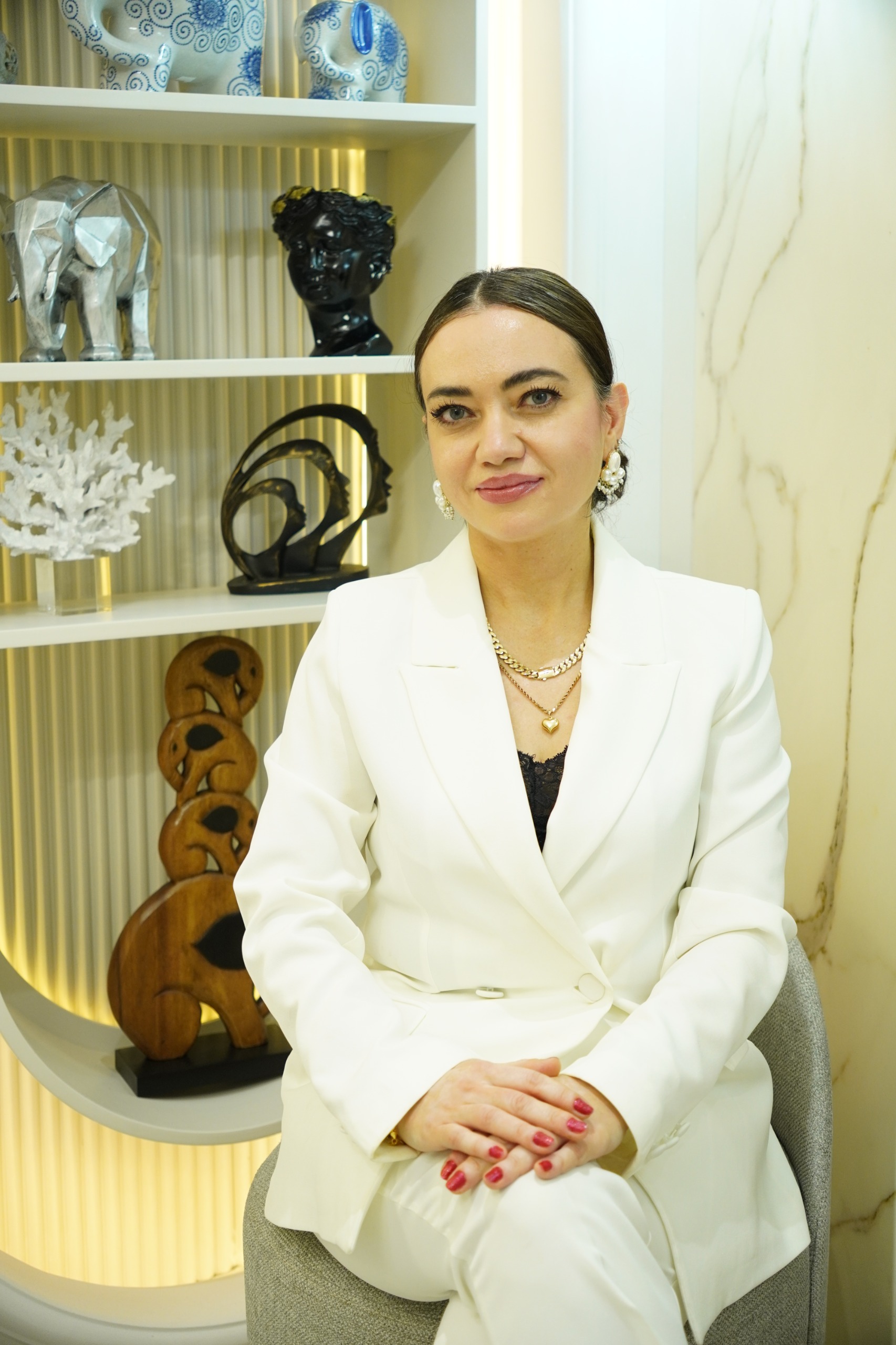 Op. Dr. Emine Şakalar Kimdir?